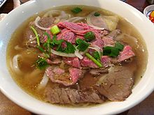 220px-pho-beef-noodles-2008
